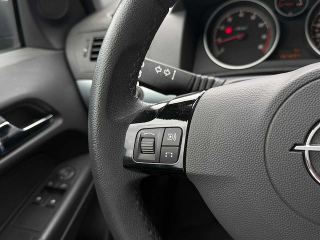 Opel astra gtc 1.6 t cosmo | 53-kbv-1 i - afbeelding 9 van  39