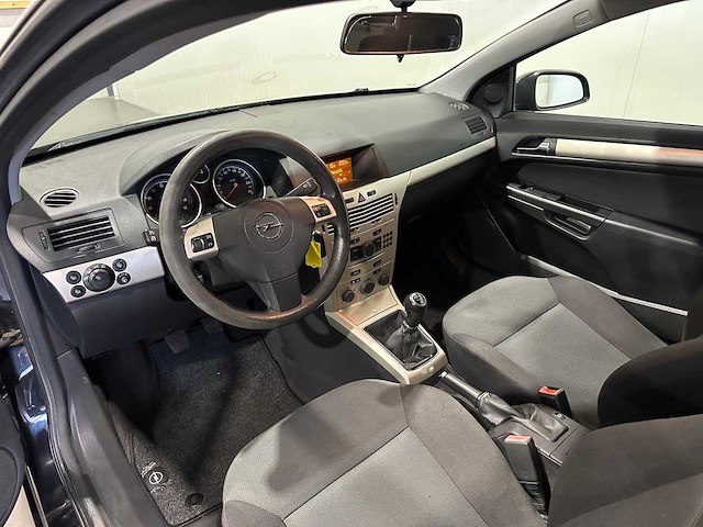 Opel astra gtc 1.6 temptation 89-xk-rr - afbeelding 9 van  19