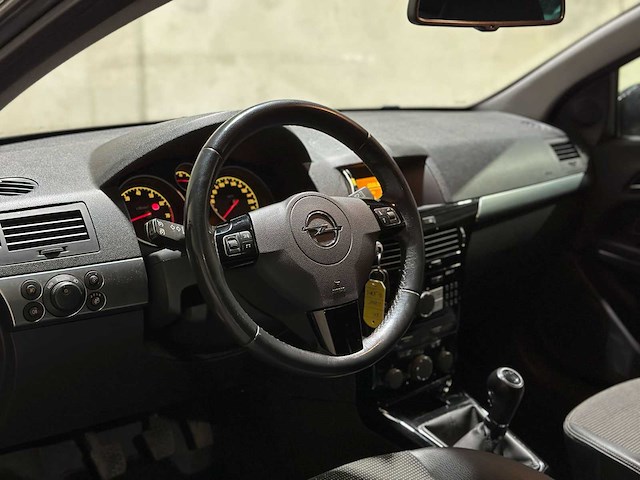 Opel astra gtc 1.8 cosmo 140pk 2009 (origineel-nl), 16-jdn-1 - afbeelding 9 van  25