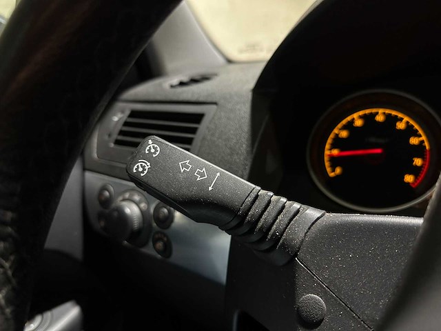 Opel astra gtc 1.8 cosmo 140pk 2009 (origineel-nl), 16-jdn-1 - afbeelding 12 van  25