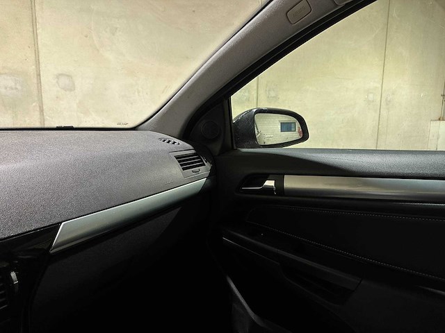 Opel astra gtc 1.8 cosmo 140pk 2009 (origineel-nl), 16-jdn-1 - afbeelding 14 van  25