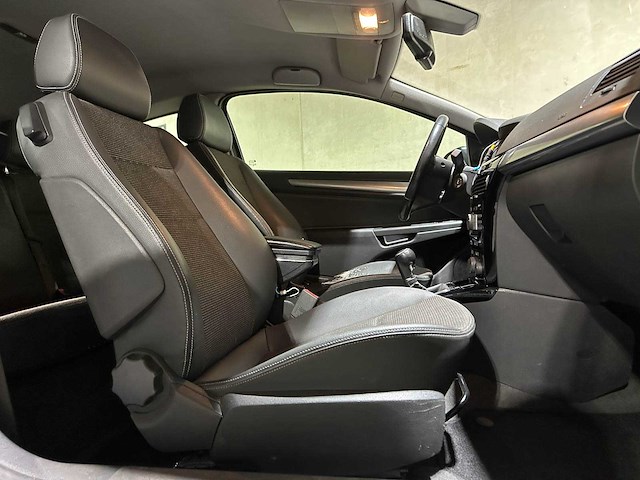 Opel astra gtc 1.8 cosmo 140pk 2009 (origineel-nl), 16-jdn-1 - afbeelding 17 van  25