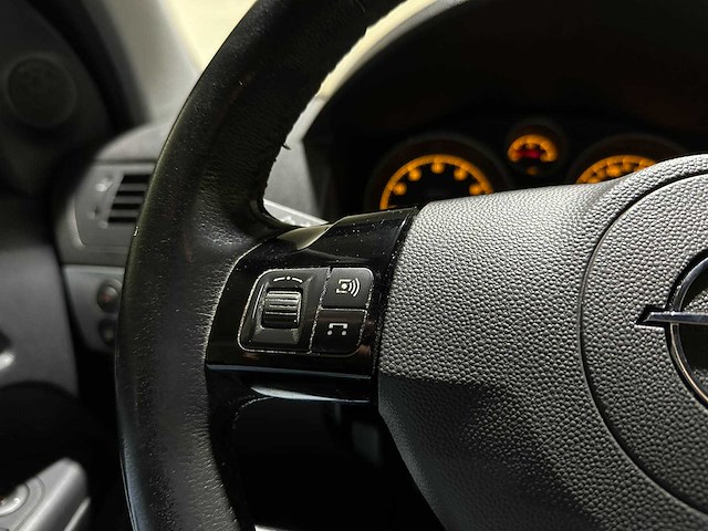Opel astra gtc 1.8 cosmo 140pk 2009 (origineel-nl), 16-jdn-1 - afbeelding 15 van  42