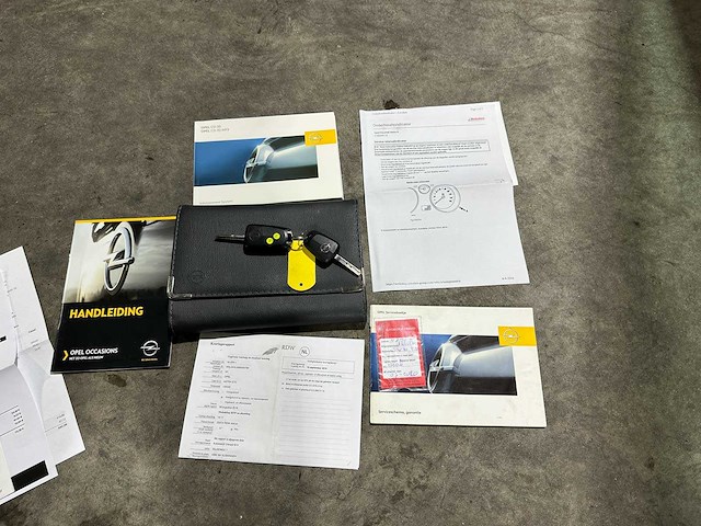 Opel astra gtc 1.8 cosmo 140pk 2009 (origineel-nl), 16-jdn-1 - afbeelding 34 van  41