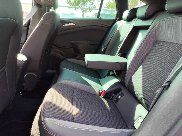 Opel astra sports tourer 1.2 launch ed , n-005-jf - afbeelding 19 van  22