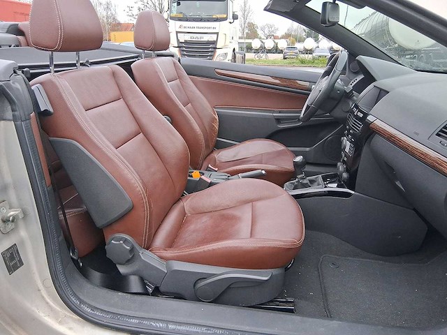 Opel astra twintop 1.8 temptation | 22-zk-pz - afbeelding 18 van  27