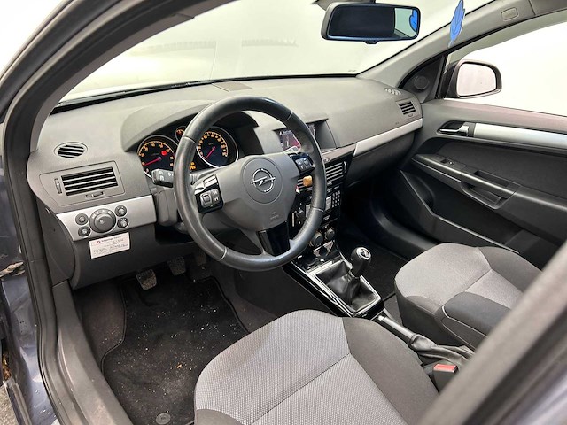 Opel astra wagon 1.6 cosmo 2010 | 73-nvs-1 - afbeelding 15 van  41