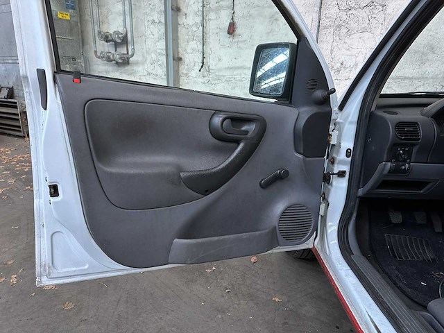 Opel combo 1.7 di city 65pk 2004, 20-bp-sp - afbeelding 13 van  31