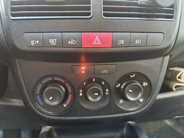 Opel combo - afbeelding 14 van  24
