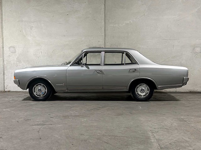Opel commodore 2.5 s luxus 115pk 1965, dh-02-01 - afbeelding 9 van  43