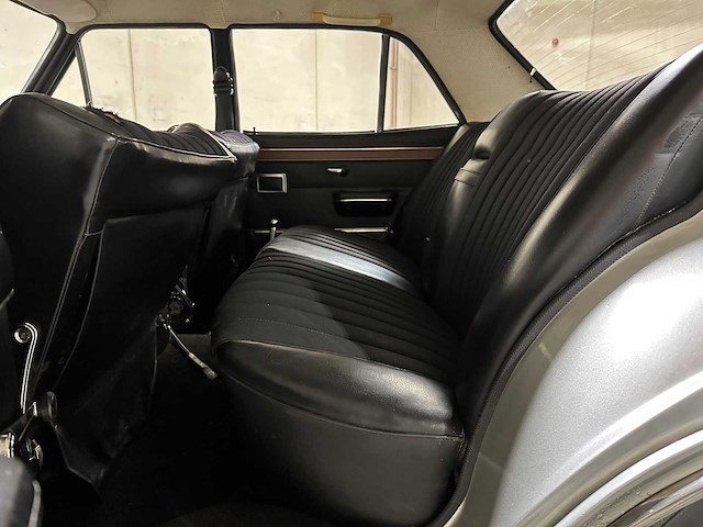 Opel commodore 2.5 s luxus 115pk 1965, dh-02-01 - afbeelding 26 van  43