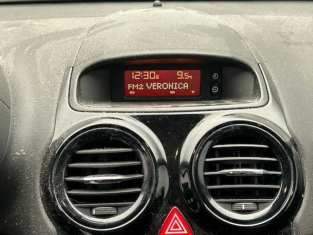Opel corsa 1.2-16v '111' edition 2010 | 54-nnl-9 - afbeelding 31 van  32