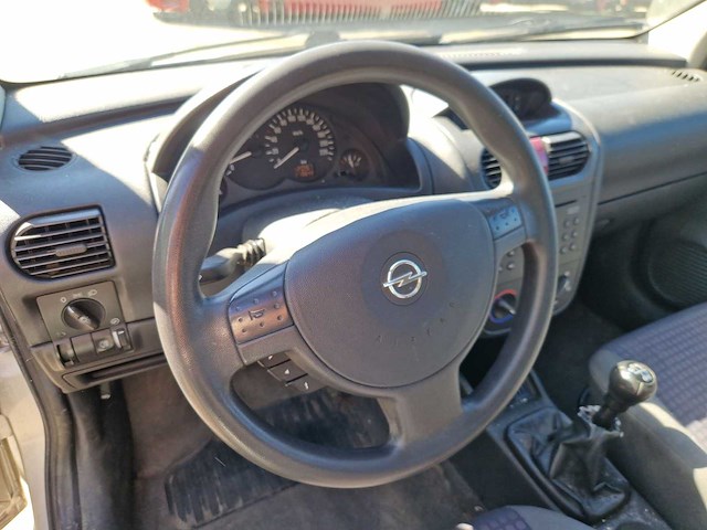 Opel corsa 1.2-16v comfort 2002 | 64-jb-lz - afbeelding 3 van  24