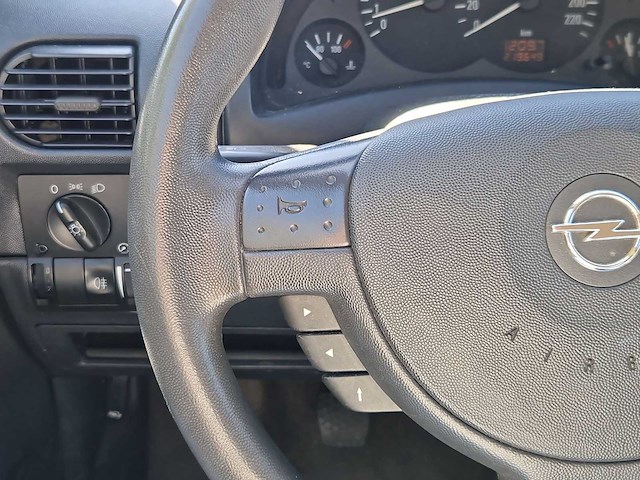 Opel corsa 1.2-16v comfort 2002 | 64-jb-lz - afbeelding 7 van  24
