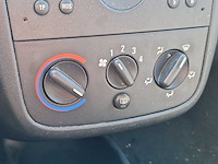 Opel corsa 1.2-16v comfort 2002 | 64-jb-lz - afbeelding 11 van  24