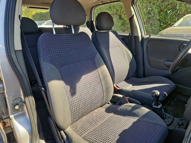 Opel corsa 1.2-16v comfort 2002 | 64-jb-lz - afbeelding 17 van  24