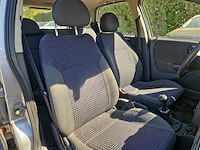 Opel corsa 1.2-16v comfort 2002 | 64-jb-lz - afbeelding 17 van  24