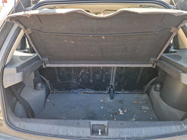 Opel corsa 1.2-16v comfort 2002 | 64-jb-lz - afbeelding 10 van  15