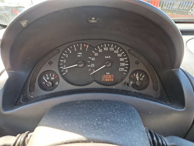 Opel corsa 1.2-16v comfort 2002 | 64-jb-lz - afbeelding 12 van  15