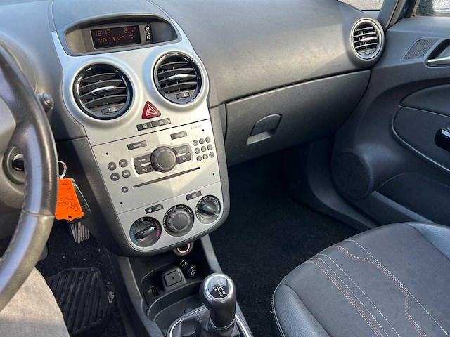 Opel corsa 1.2-16v cosmo, 3-xlf-65 - afbeelding 2 van  12