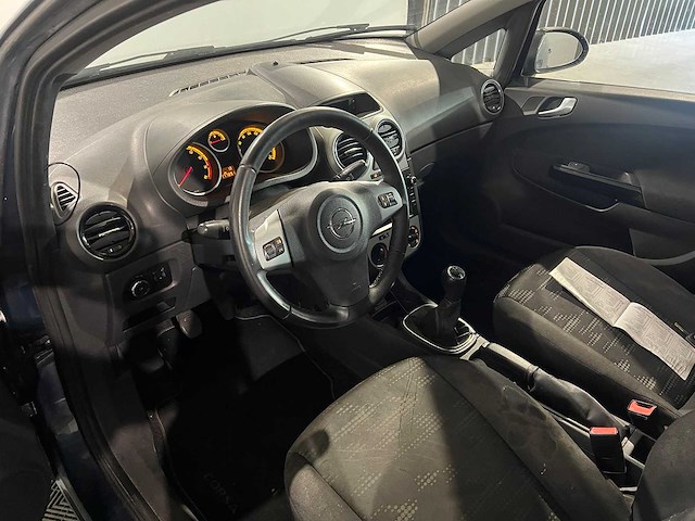 Opel corsa 1.2-16v edition, 42-ptg-9 - afbeelding 2 van  18
