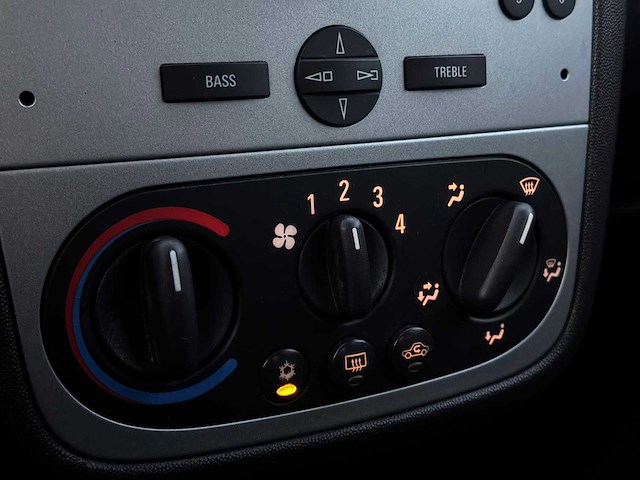 Opel corsa 1.2-16v silverline 2006 | 40-sn-sx - afbeelding 20 van  27