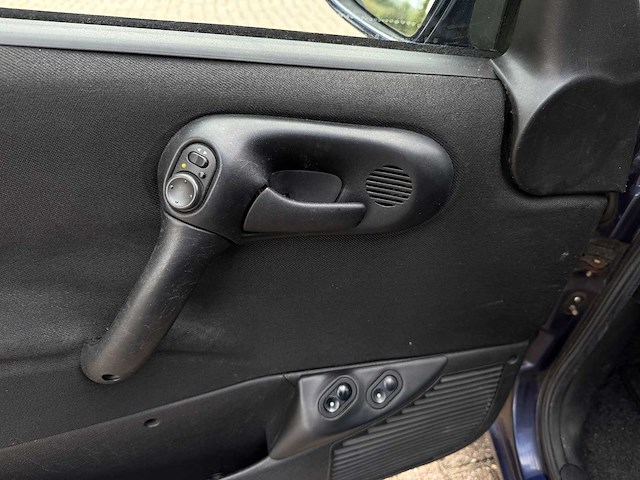 Opel corsa 1.2i-16v strada, 14-fx-vl - afbeelding 3 van  13