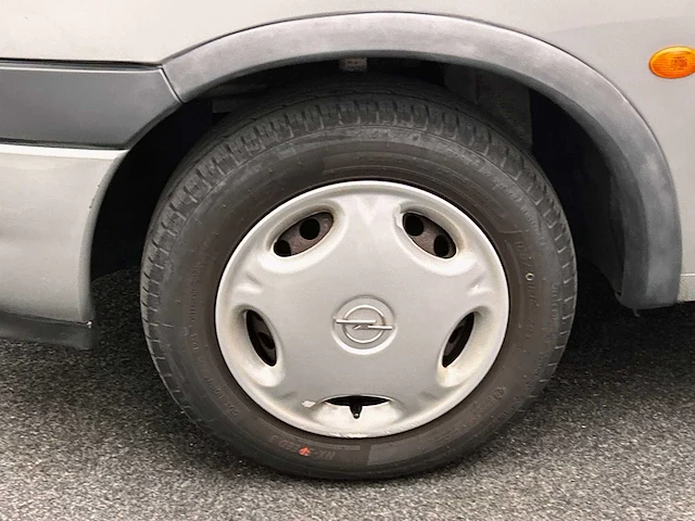 Opel corsa 1.2i-16v strada 1999 | xs-vn-48 - afbeelding 18 van  32