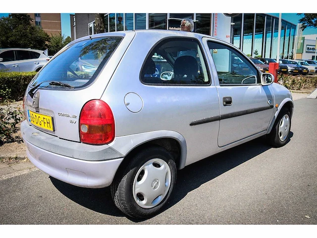 Opel corsa 1.2i-16v strada, 68-dg-fh - afbeelding 6 van  12