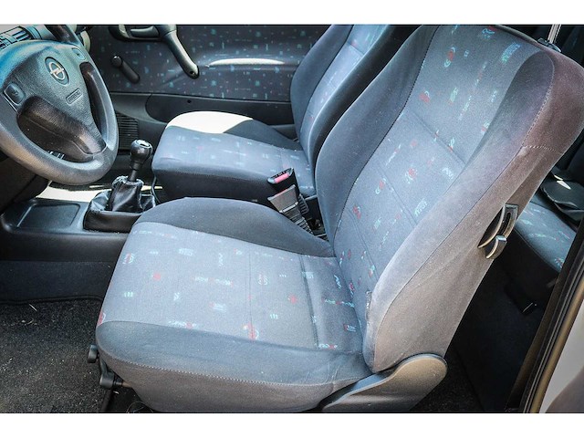 Opel corsa 1.2i-16v strada 68-dg-fh - afbeelding 2 van  12