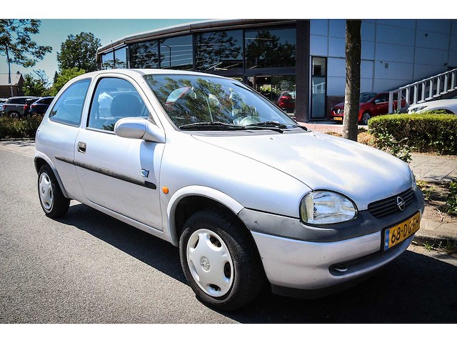 Opel corsa 1.2i-16v strada 68-dg-fh - afbeelding 5 van  12