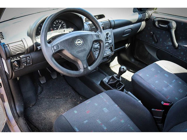Opel corsa 1.2i-16v strada 68-dg-fh - afbeelding 9 van  12