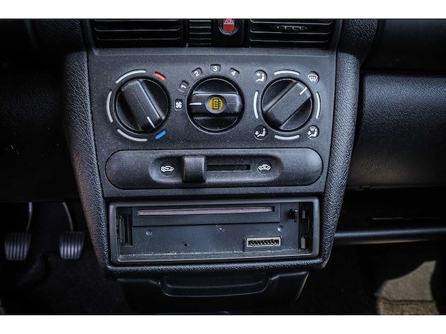 Opel corsa 1.2i-16v strada 68-dg-fh - afbeelding 12 van  12