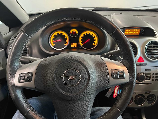Opel corsa 1.4-16v cosmo, 1-kxh-05 - afbeelding 5 van  18