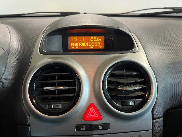 Opel corsa 1.4-16v cosmo, 1-kxh-05 - afbeelding 6 van  18