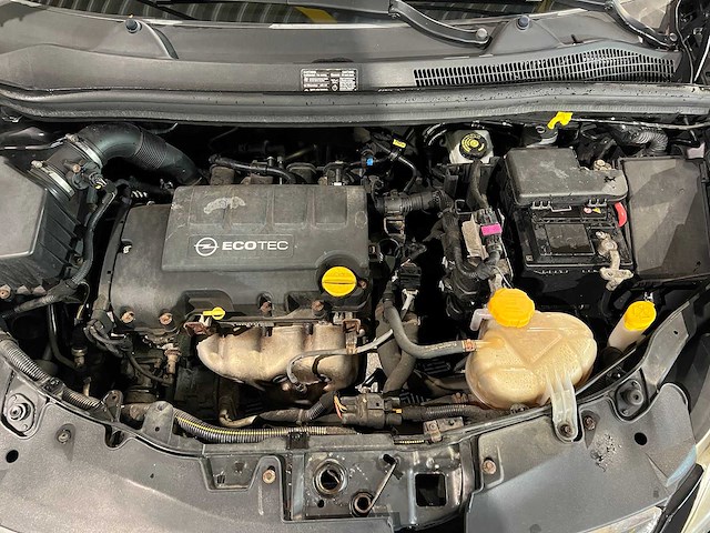 Opel corsa 1.4-16v cosmo, 1-kxh-05 - afbeelding 9 van  18
