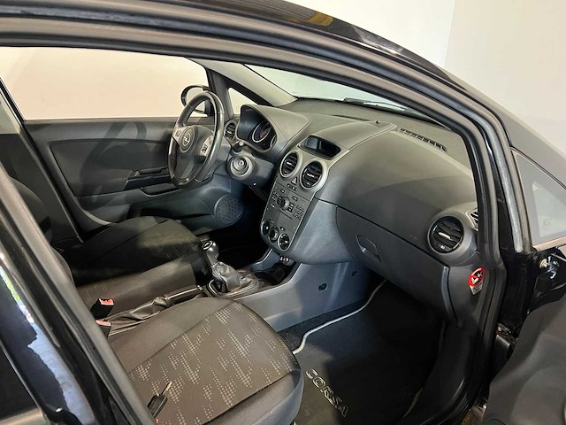 Opel corsa 1.4-16v cosmo, 1-kxh-05 - afbeelding 15 van  18