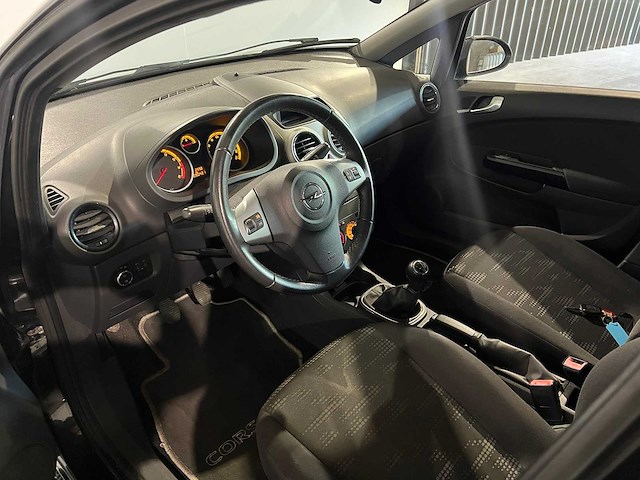 Opel corsa 1.4-16v cosmo, 1-kxh-05 - afbeelding 18 van  18