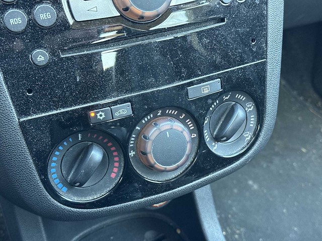 Opel corsa 1.4-16v cosmo 2007 | 28-tz-vk - afbeelding 16 van  23