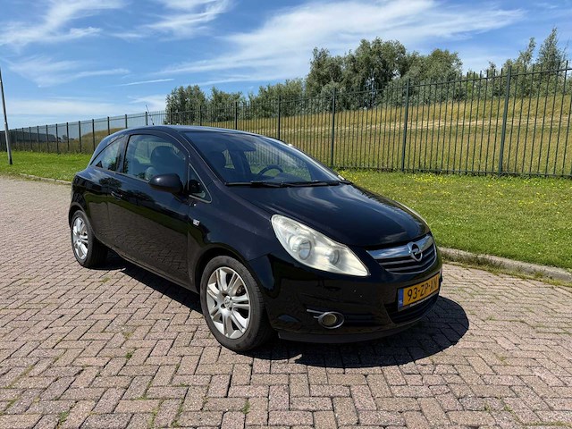 Opel corsa 1.4-16v cosmo, 93-zp-xn - afbeelding 1 van  4