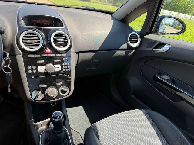 Opel corsa 1.4-16v cosmo, 93-zp-xn - afbeelding 3 van  4