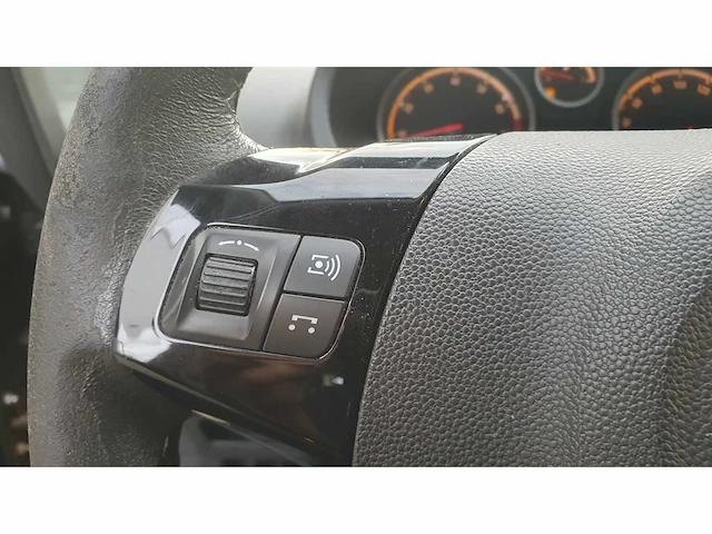 Opel corsa 1.4-16v cosmo, 95-ghd-8 - afbeelding 2 van  14