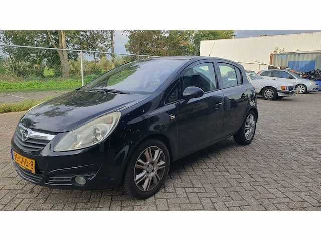 Opel corsa 1.4-16v cosmo, 95-ghd-8 - afbeelding 1 van  14