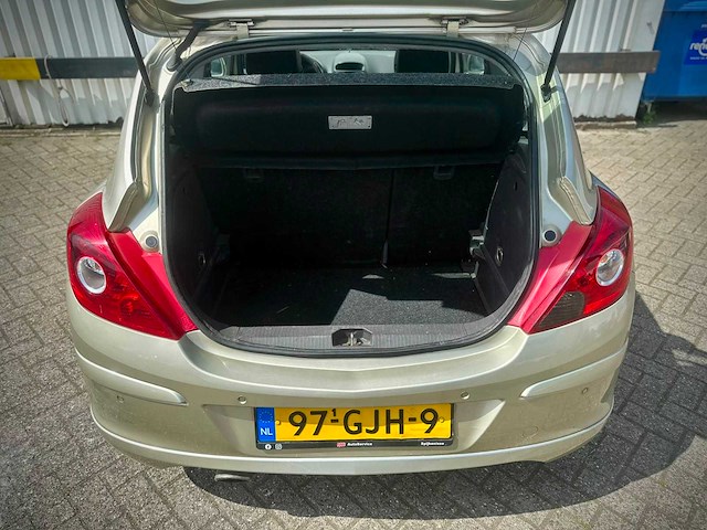 Opel corsa 1.4-16v cosmo , 97-gjh-9 - afbeelding 2 van  2