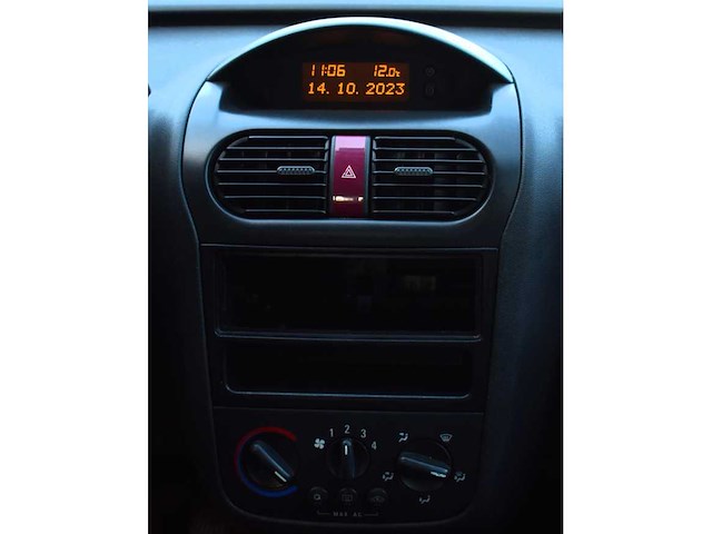 Opel corsa 1.4-16v elegance 2002 - afbeelding 6 van  18