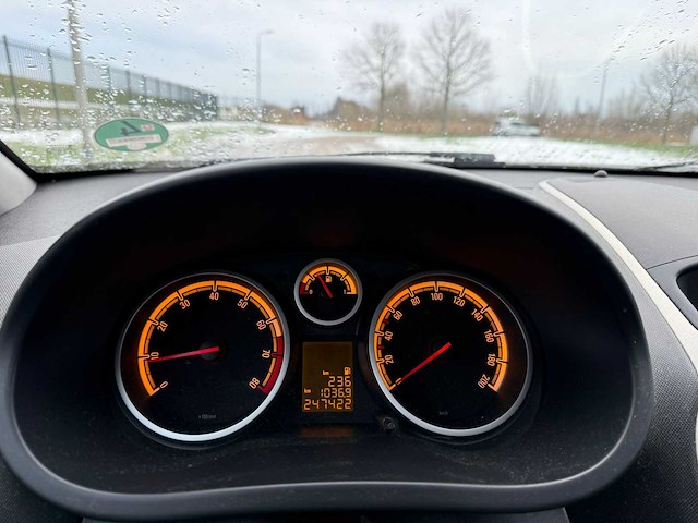 Opel corsa 1.4 16v enjoy, 95-gpx-5 - afbeelding 2 van  13
