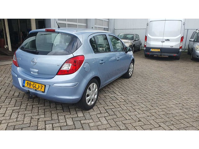 Opel corsa 1.4 16v enjoy, 98-glj-7 - afbeelding 2 van  5