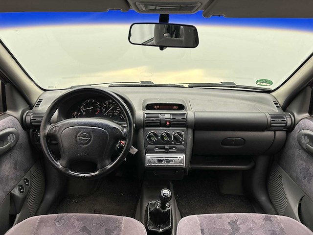 Opel corsa 1.4i gls 1996 | pv-jf-48 - afbeelding 10 van  32