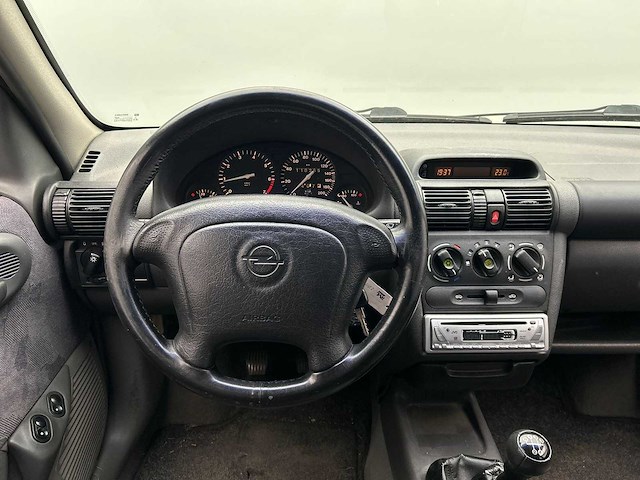 Opel corsa 1.4i gls 1996 | pv-jf-48 - afbeelding 1 van  13