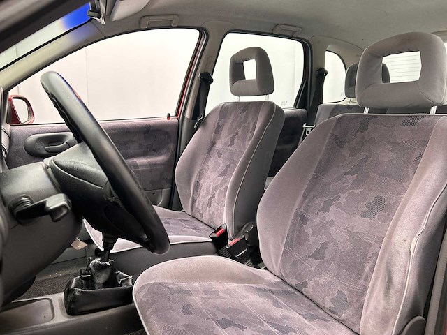 Opel corsa 1.4i gls 1996 | pv-jf-48 - afbeelding 2 van  13